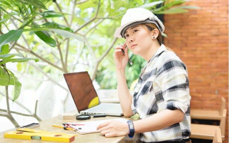 Roofing-Contractor-Roofing-Lady-At-Computer