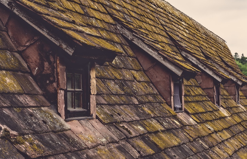 Old-House-Old-Roof-Insurance-Problem-Roof-Replacement-Homeowners